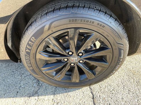 Used 2025 Buick Envista Sport Touring image 29