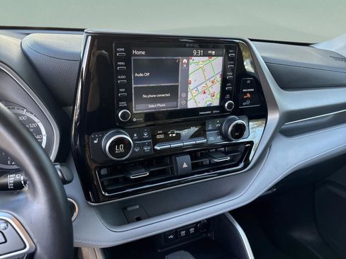 Used 2020 Toyota Highlander XLE image 15