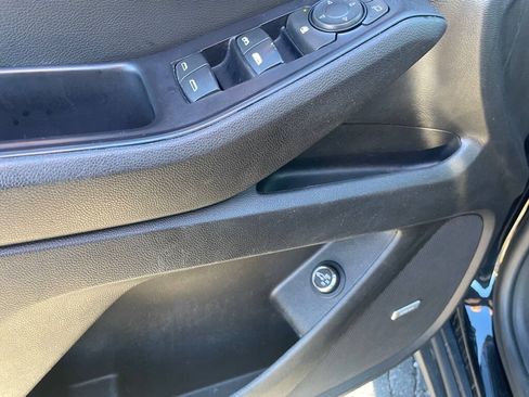 Used 2018 Chevrolet Traverse LT FWD image 11