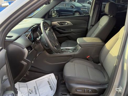 Used 2023 Chevrolet Traverse LT w/ Midnight/Sport Edition image 7