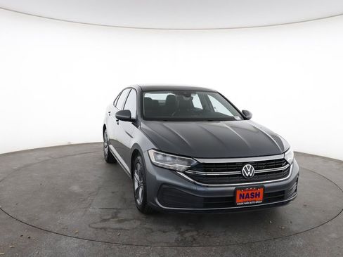 Used 2024 Volkswagen Jetta SE image 3