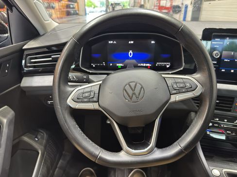 Used 2025 Volkswagen Jetta SE FWD image 14