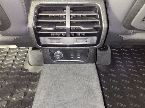 Used 2025 Audi Q3 2.0T Premium Plus image 17