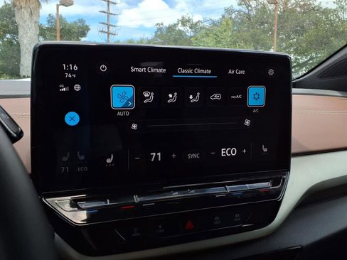 Certified 2023 Volkswagen ID.4 Pro AWD/4WD image 10