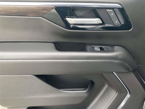 Used 2025 Chevrolet Tahoe LT image 13