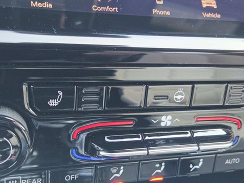 Used 2025 Jeep Grand Cherokee Limited image 28