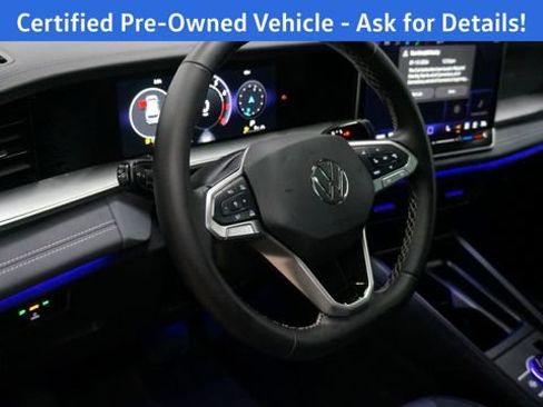 Certified 2025 Volkswagen Tiguan SE w/ Panoramic Sunroof Package image 10