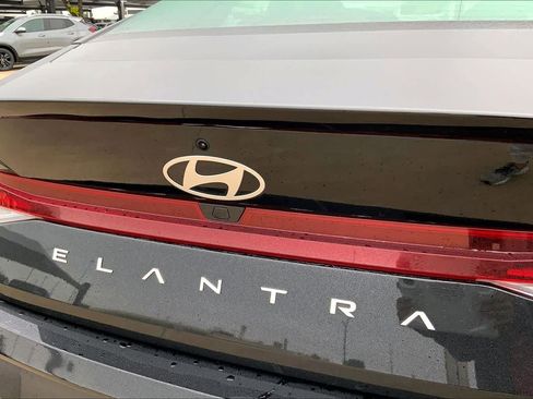 Used 2025 Hyundai Elantra Sport FWD image 30