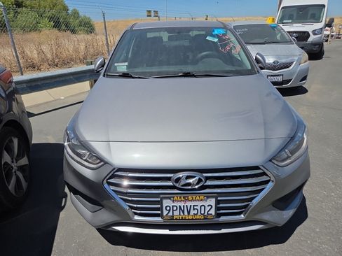 Used 2021 Hyundai Accent SE FWD image 2