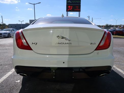 Used 2019 Jaguar XJ R-Sport RWD image 8