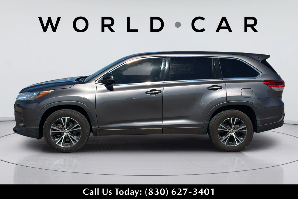 Used 2017 Toyota Highlander LE FWD image 6