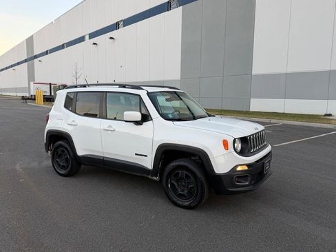 Used 2016 Jeep Renegade Latitude image 3