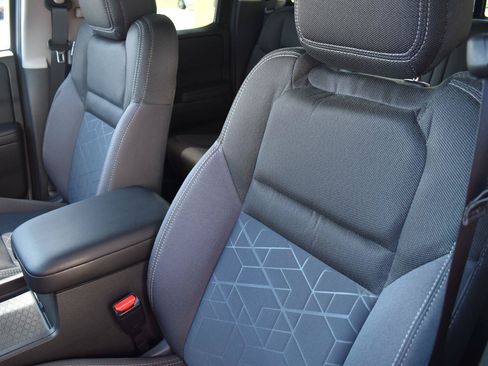 Certified 2025 Nissan Frontier SV w/ SV Convenience Package RWD image 29