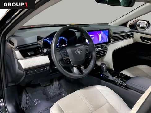 Used 2025 Toyota Camry XLE AWD/4WD image 18