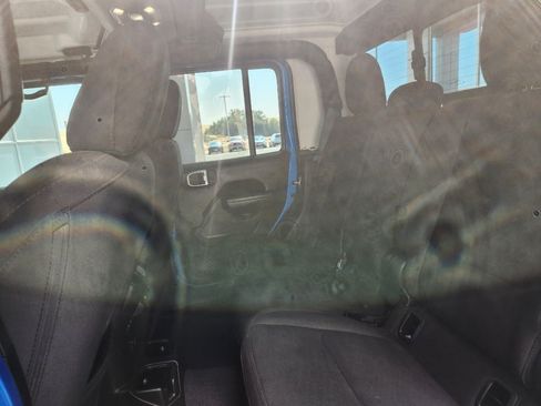 Used 2022 Jeep Gladiator Sport AWD/4WD image 21