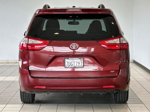 Certified 2016 Toyota Sienna LE image 5