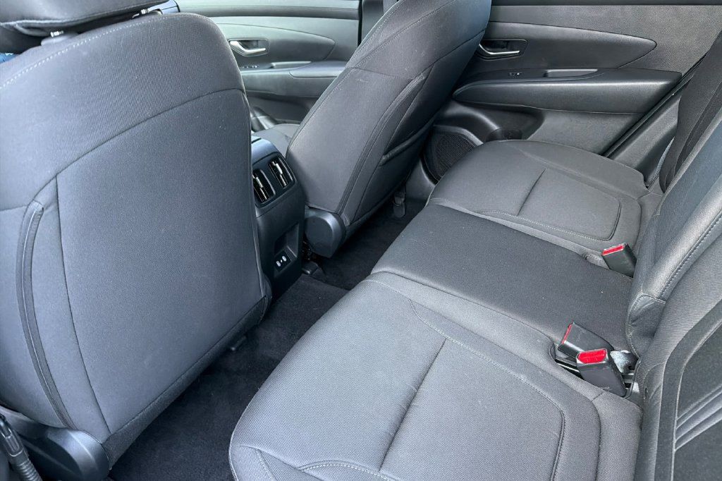Certified 2025 Hyundai Tucson SEL AWD/4WD image 9