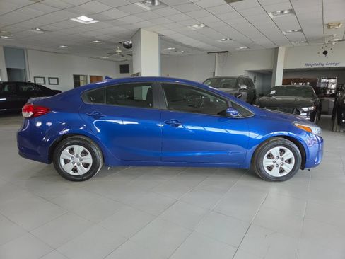 Used 2017 Kia Forte LX FWD image 8