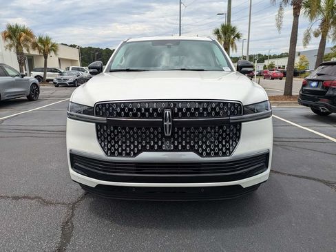 New 2027 Lincoln Navigator Premiere RWD image 9