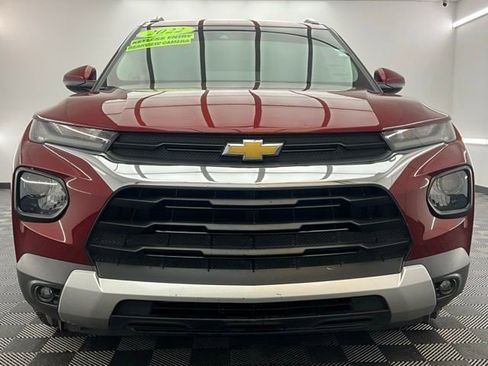 Used 2022 Chevrolet TrailBlazer LT w/ Convenience Package FWD image 2