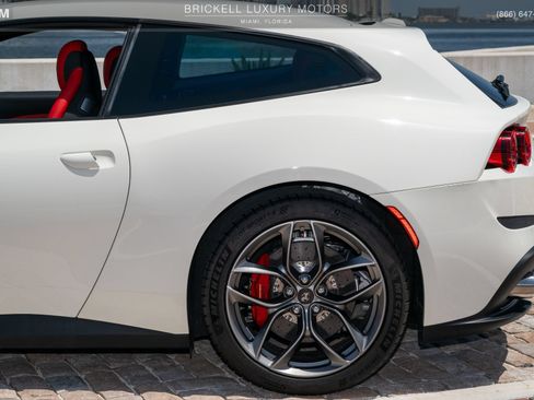 Used 2018 Ferrari GTC4Lusso T RWD image 53
