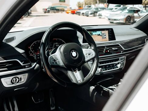 Used 2022 BMW 750i xDrive w/ M Sport Package AWD/4WD image 16