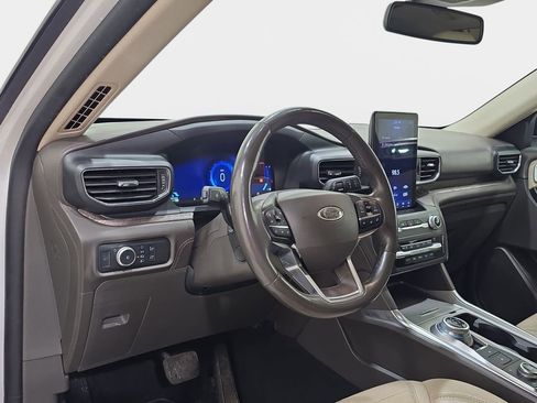 Used 2020 Ford Explorer Platinum w/ Premium Technology Package image 19