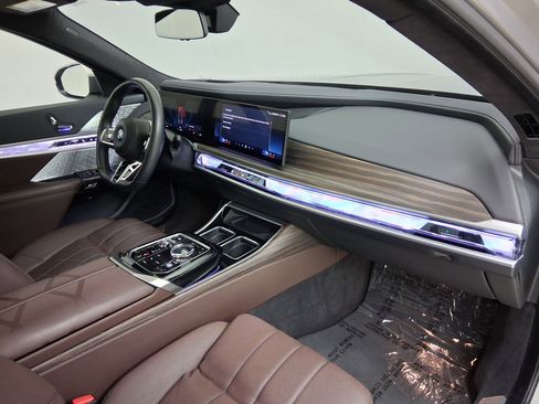 Certified 2023 BMW i7 xDrive60 AWD/4WD image 32