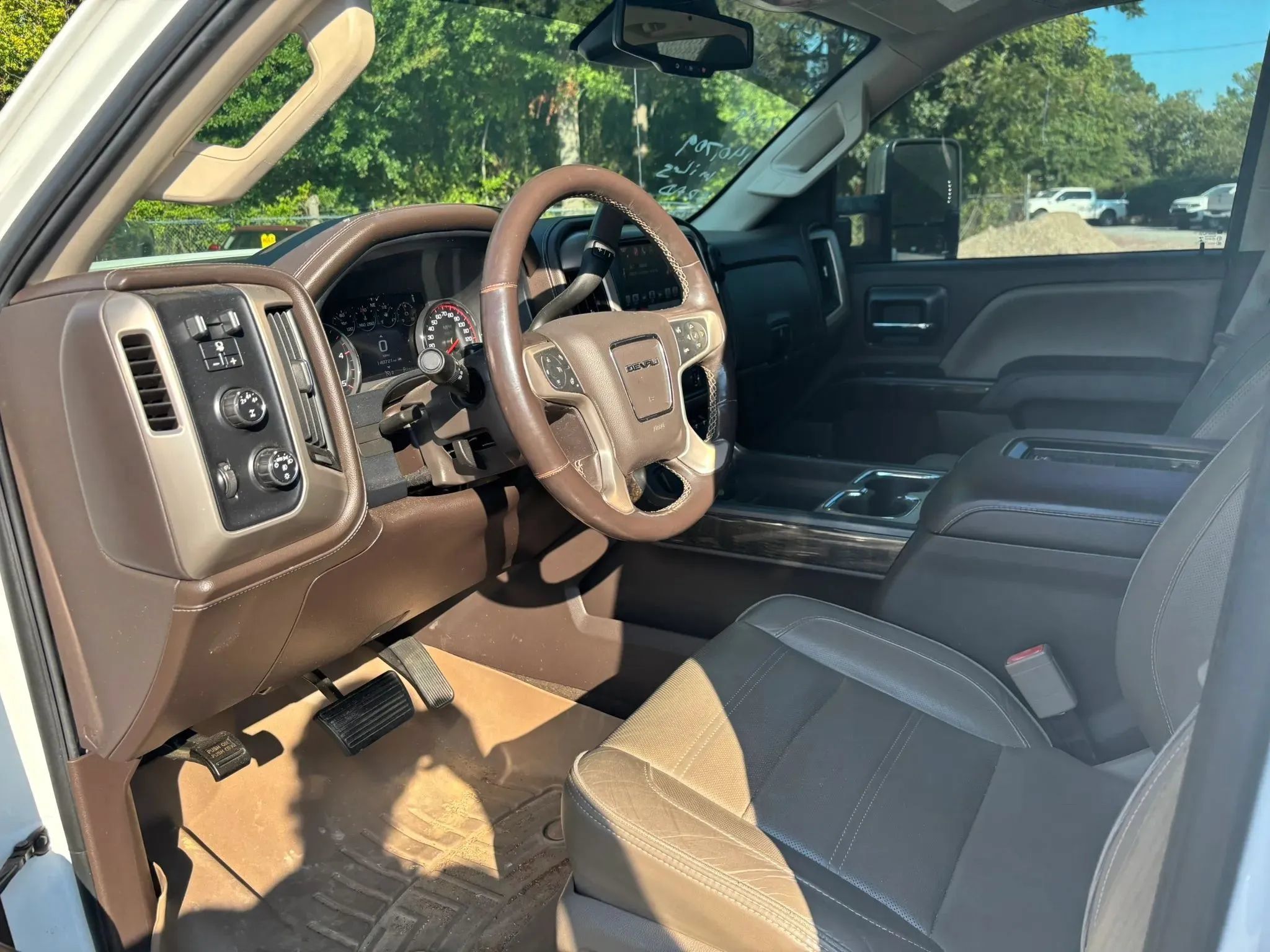 Used 2016 GMC Sierra 3500 Denali w/ Duramax Plus Package AWD/4WD image 10