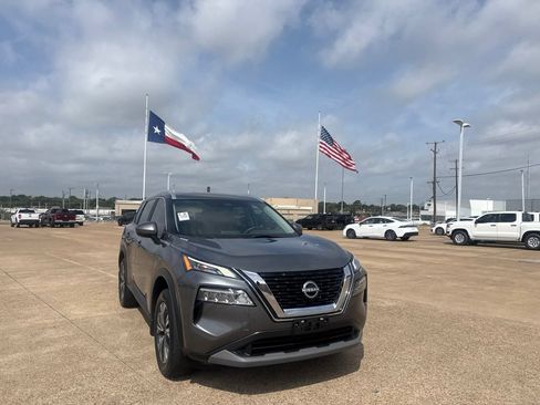 Certified 2023 Nissan Rogue SV w/ SV Premium B Package FWD image 3