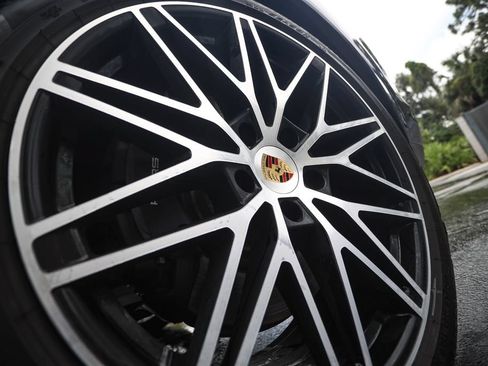 Used 2024 Porsche Cayenne Coupe AWD/4WD image 12