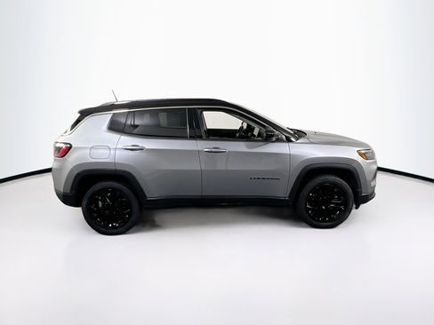 Used 2022 Jeep Compass Limited image 4