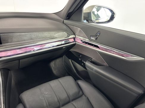 Used 2023 BMW 740i w/ Executive Package RWD image 29
