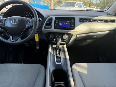 Used 2017 Honda HR-V LX image 12