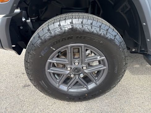 Used 2024 Jeep Wrangler Unlimited Sport AWD/4WD image 9