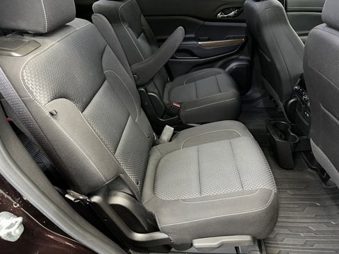 Used 2021 GMC Acadia SLE w/ Driver Convenience Package image 31