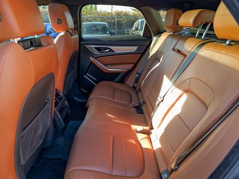 Used 2023 Jaguar F-PACE R-Dynamic S image 27