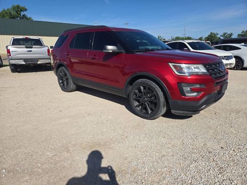 Used 2017 Ford Explorer XLT FWD image 1