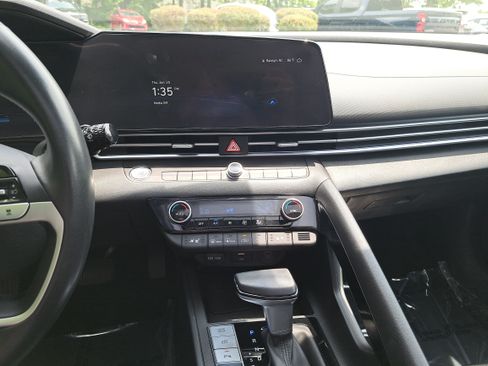 Used 2024 Hyundai Elantra Limited FWD image 20