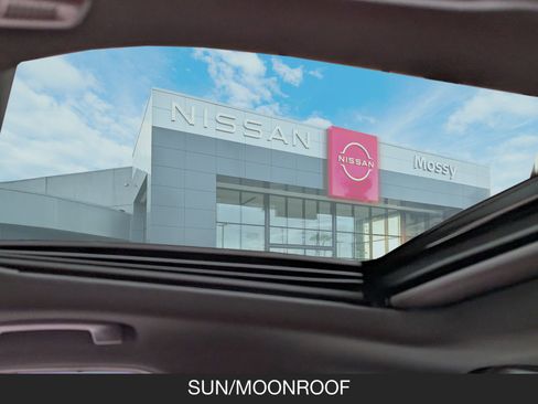 Used 2023 BMW 330i Sedan w/ Convenience Package image 23