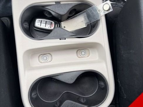 Used 2022 Chrysler Voyager LX image 31