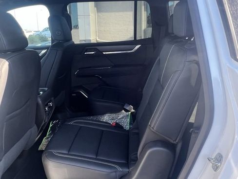 Used 2024 GMC Acadia Elevation image 5