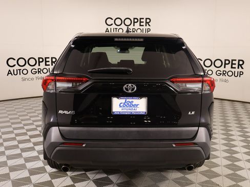 Used 2022 Toyota RAV4 LE image 20