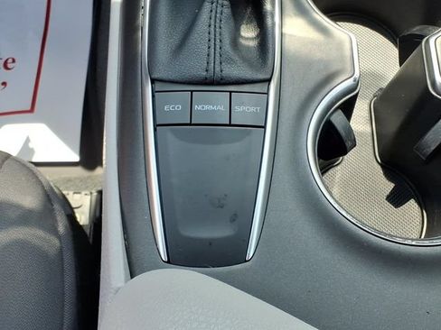 Used 2022 Toyota Camry LE FWD image 14