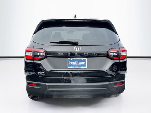 Certified 2023 Honda Pilot LX image 6