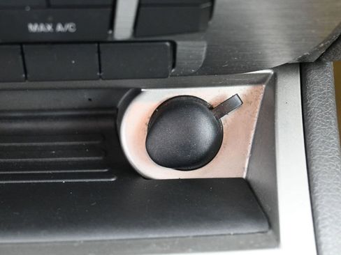 Used 2010 Ford Fusion SE image 25