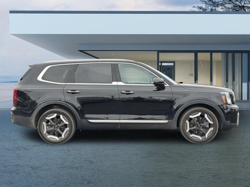 Used 2023 Kia Telluride S AWD/4WD image 3