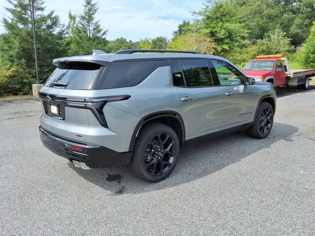 New 2026 Chevrolet Traverse RS w/ LPO, Floor Liner Package FWD image 5