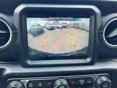 Used 2022 Jeep Wrangler Unlimited Sahara w/ Cold Weather Group AWD/4WD image 30