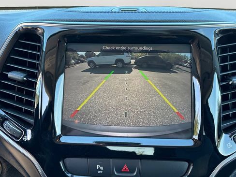 Used 2020 Jeep Cherokee Limited AWD/4WD image 26